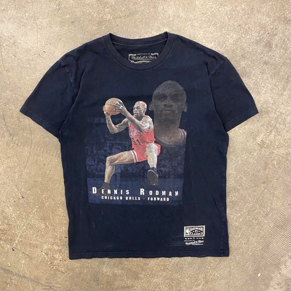 Vintage Style Dennis Rodman Chicago Bulls NBA Mitchell and Ness Player T-Shirt M